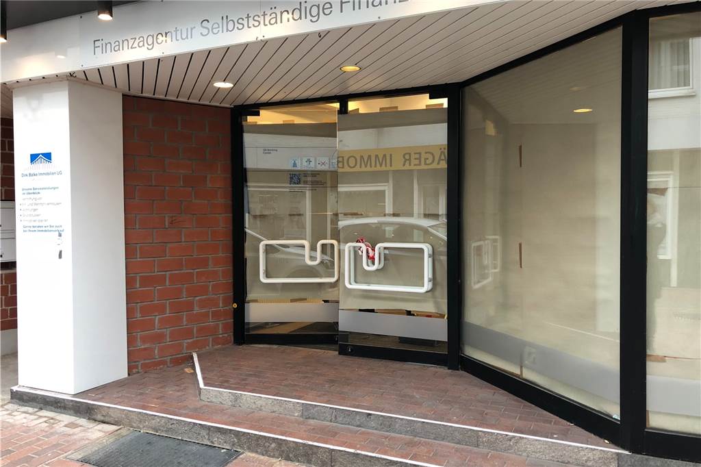 Alarm stoppt Täter vor Bankautomaten-Sprengung an Lippstraße Unbekannte haben am frühen Montagmorgen versucht, die Bankautomaten der Deutschen Bank zu sprengen.