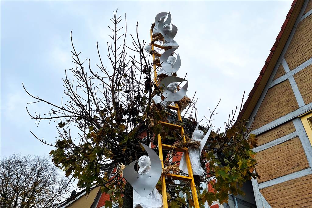„Krippenweg erreicht Kultstatus“: Krippenfreunde ziehen positive Bilanz Leiter des Lichts beim Krippenweg in Schwerte