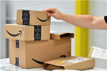 Unbestellte Pakete von Amazon sorgen für Ärger. Ein Verbraucher aus der Region hat mittlerweile so viele geschickt bekommen, dass er in seiner Garage kein Platz mehr für sein Auto hat.