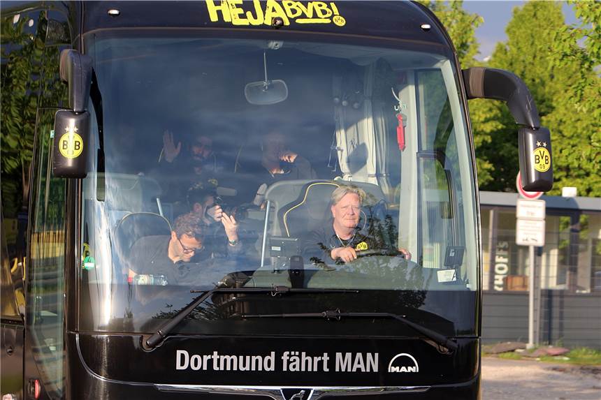 So bereitet sich der BVB auf den Showdown in Gladbach vor Und ab! Um 19.58 Uhr begann am Freitagabend die letzte Dienstreise des BVB in der Saison 18/19. Endet sie am Samstag mit dem Gewinn der Deutschen Meisterschaft?