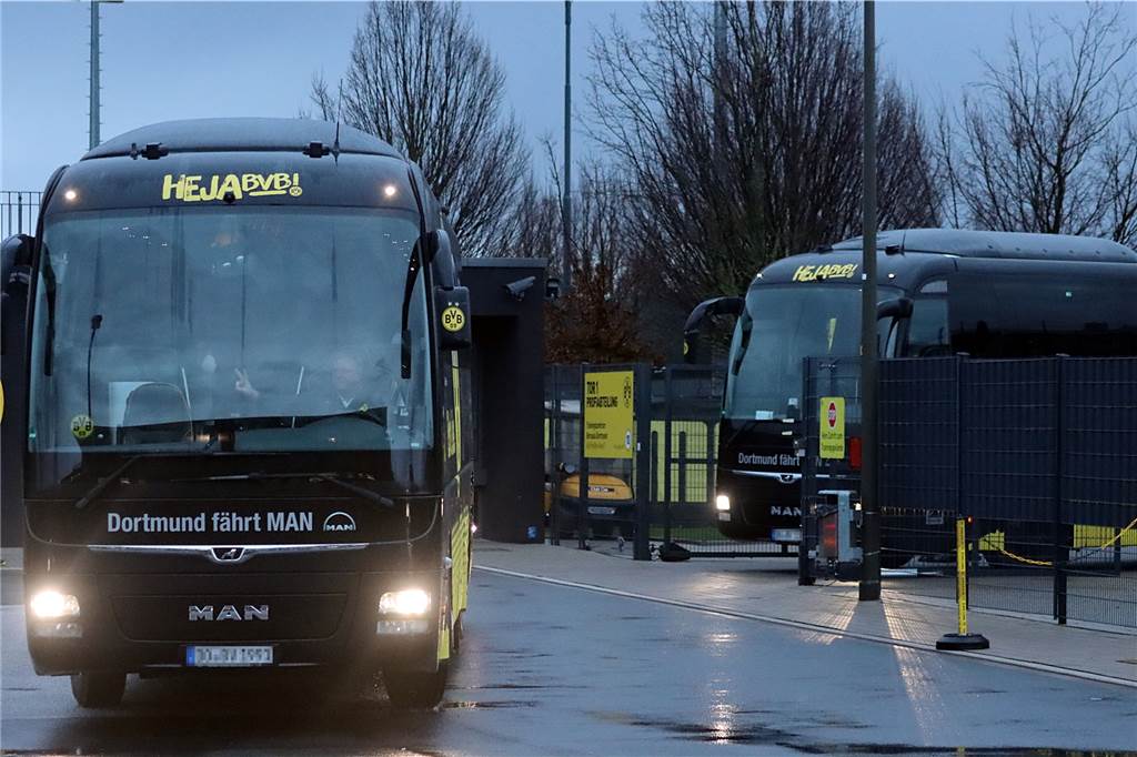 Und Abfahrt! Der BVB-Tross auf dem Weg nach Frankfurt.
