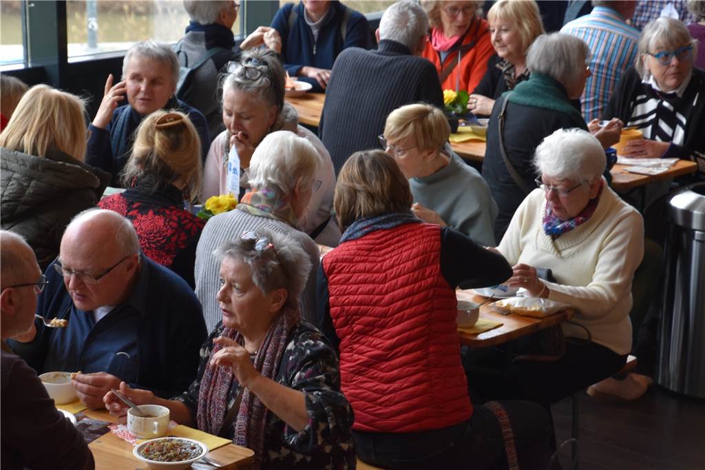 Lyrik und Linsensuppe: Lüner Traditionsveranstaltung lockte zahlreiche Gäste an Und die Linsensuppe hat auch geschmeckt.