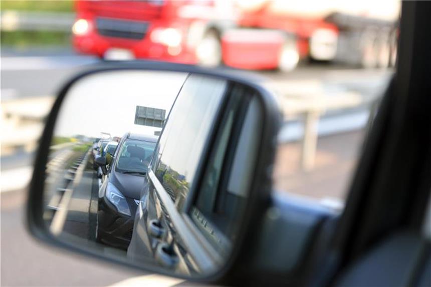 Stau-Tipps für Auto-Urlauber Und plötzlich steht man im Stau. Foto: Jan Woitas
