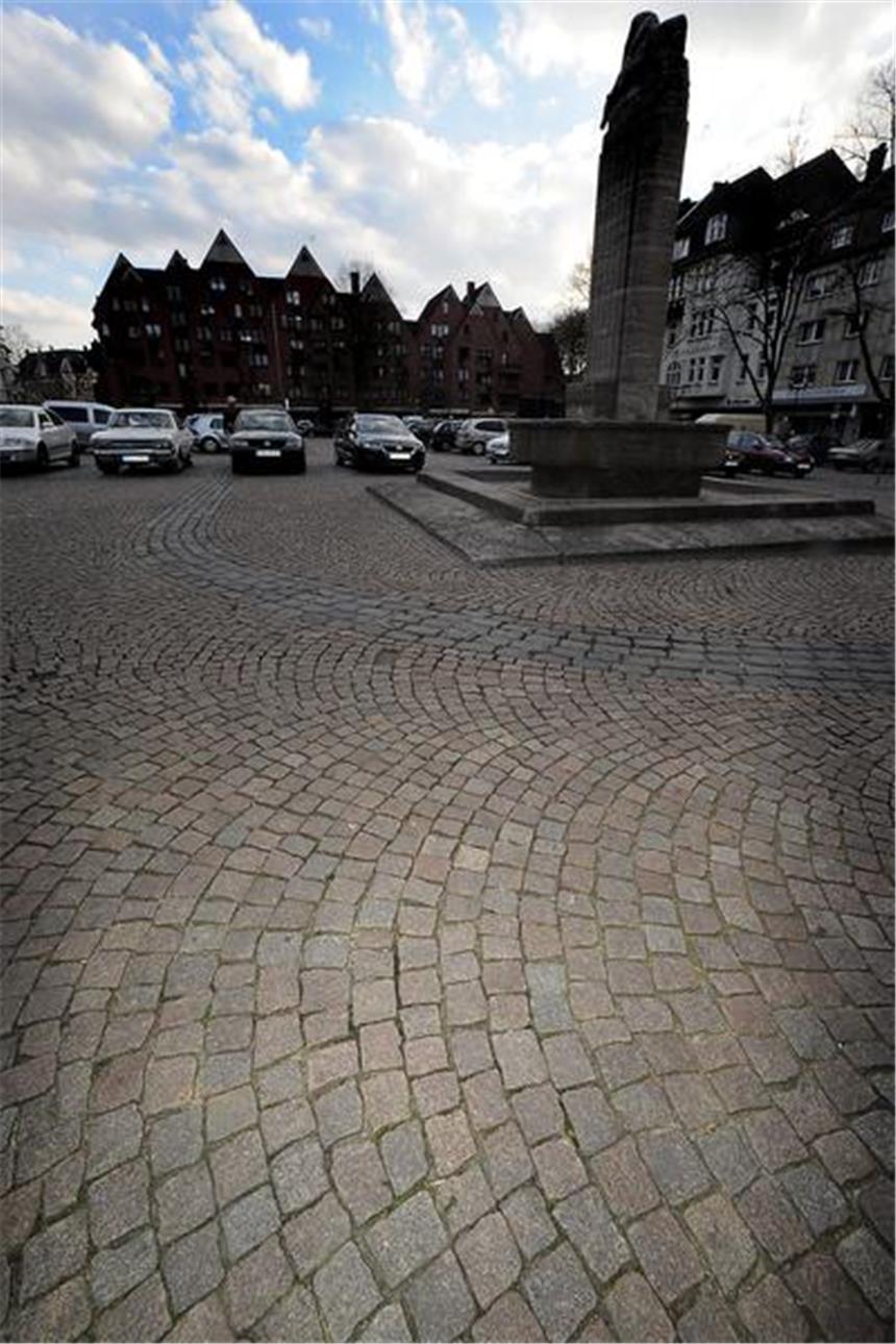 Kunst- und Gestaltungsbeirat hat nichts gegen Strukturasphalt Uneinig sind sich die Bürger und Politiker beim neuen Marktplatzpflaster.