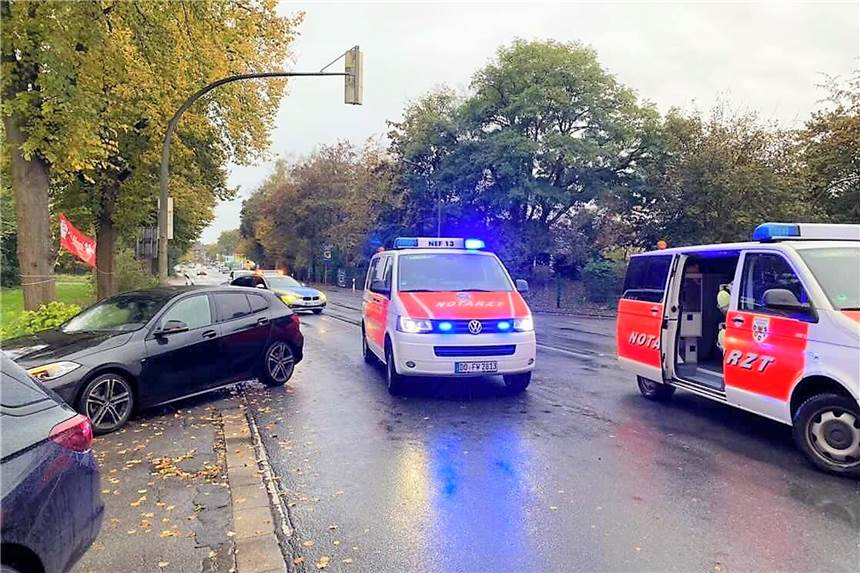 Geburt mitten auf der Straße: Rettungskräfte helfen Baby auf die Welt Unerwartet half der Rettungsdienst der Feuerwehr bei einer Spontan-Geburt in einem privaten Pkw.