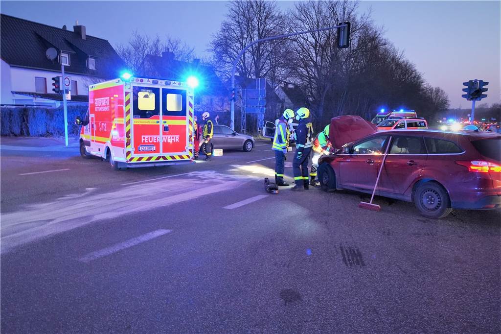 Unfälle gibt es an der Pallasstraße / Ecke Habinghorster Straße häufiger. Dieser am Mittwochmorgen in der Dämmerung hatte zwei Verletzte zur Folge.