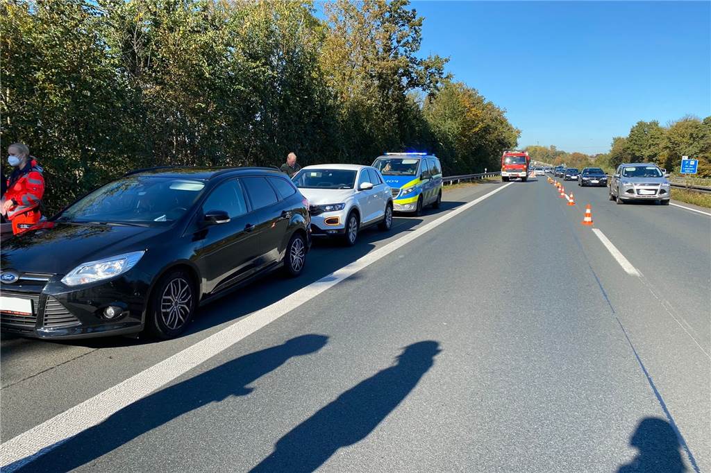 Feuerwehr-Einsatz auf der Sim-Jü-Party Werne - 3 Rauchmelder schlagen an Unfall auf der A1 mit drei Fahrzeugen. Zum Glück wurde niemand verletzt.