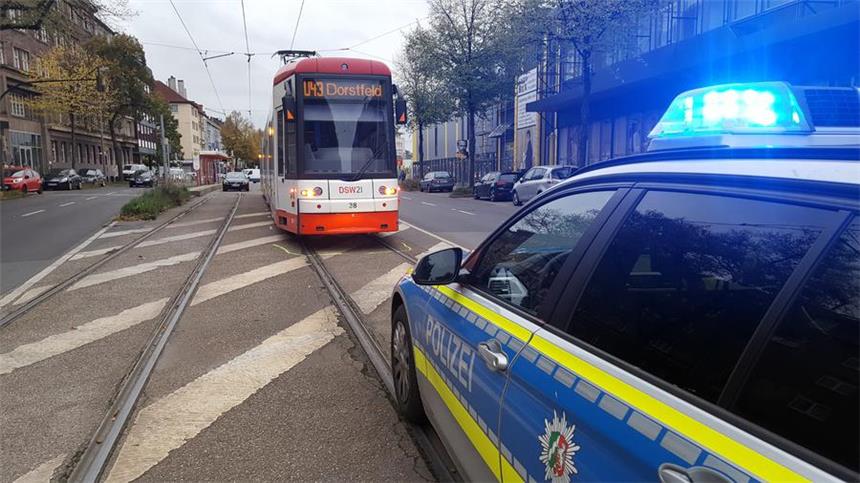 14-Jährige gerät unter Stadtbahn - schwer verletzt Unfall mit der U43