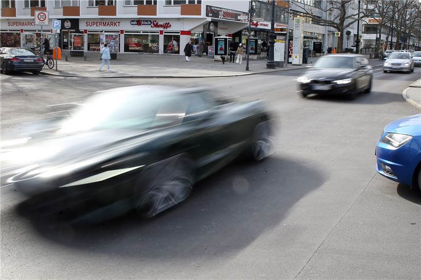 Mann aus NRW fährt Mädchen (12) an und flüchtet: Er dachte, er werde „nicht mehr gebraucht“ Unfallflucht. (Symbolbild)
