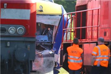 Unfallort in Aichach. Ein Personenzug war auf einen stehenden Güterzug aufgefahren. Foto: Karl-Josef Hildenbrand