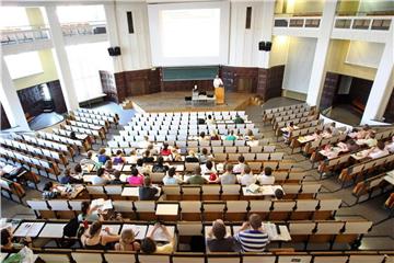 Ungleichgewicht im Hörsaal: Die meisten Studierenden in Deutschland haben Eltern, die selbst Akademiker sind. Andere Kinder schaffen es dagegen deutlich seltener an die Uni. Foto: Bodo Marks