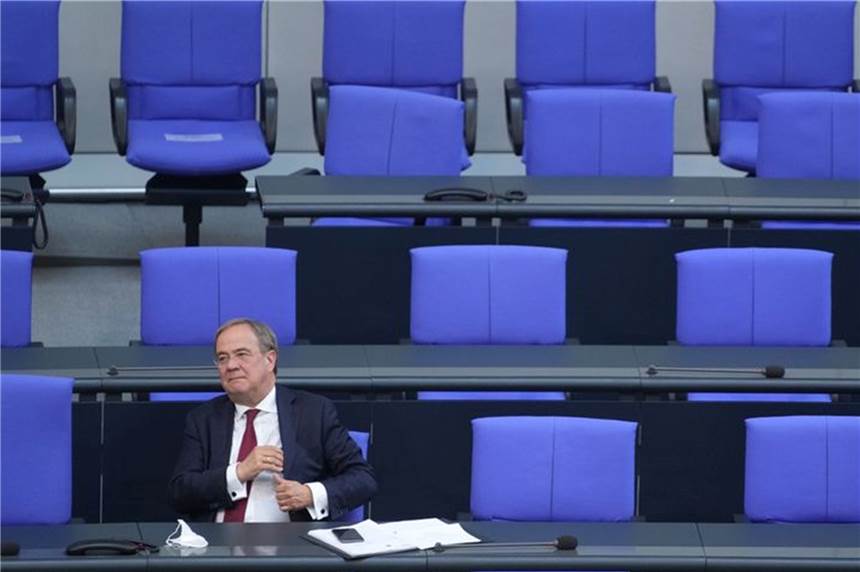 Historischer Tiefstwert: Union fällt in Umfragen unter 20 Prozent Unionskanzlerkandidat Armin Laschet nach seiner Rede im Plenum im Deutschen Bundestag.