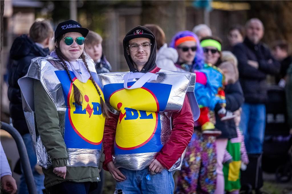 Viele Närrinnen und Narren setzten kreative Ideen bei ihren Karnevalskostümen um.