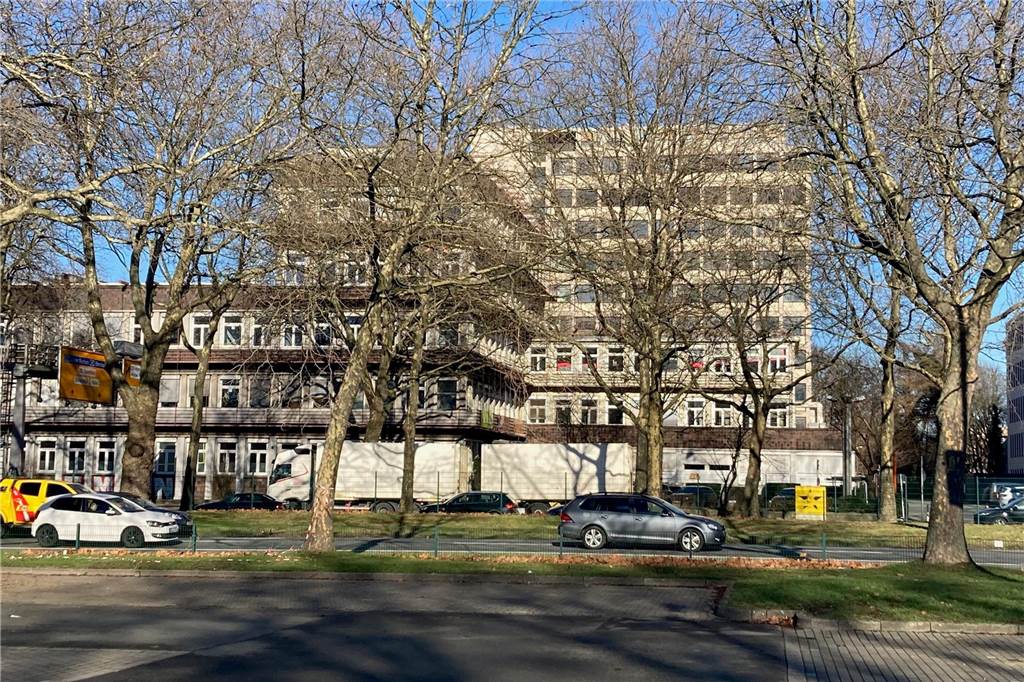 Wirtschaftsförderer lassen Hochhaus an der B1 schrumpfen Das Hochhaus an der B1 in Dortmund