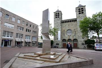 Unmittelbar vor dem Rathaus und der Katharinenkirche prügelten sich am Mittwochabend mehrere Menschen.
