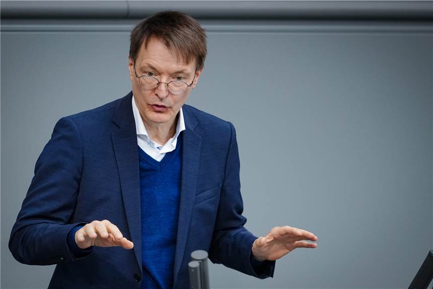 Lauterbach erwartet Rückkehr zur Maskenpflicht und warnt vor „Killervariante“ «Unser Ziel ist, möglichst genug Impfstoff für jeden Bürger zu haben, egal welche Variante kommt»: Bundesgesundheitsminister Karl Lauterbach.