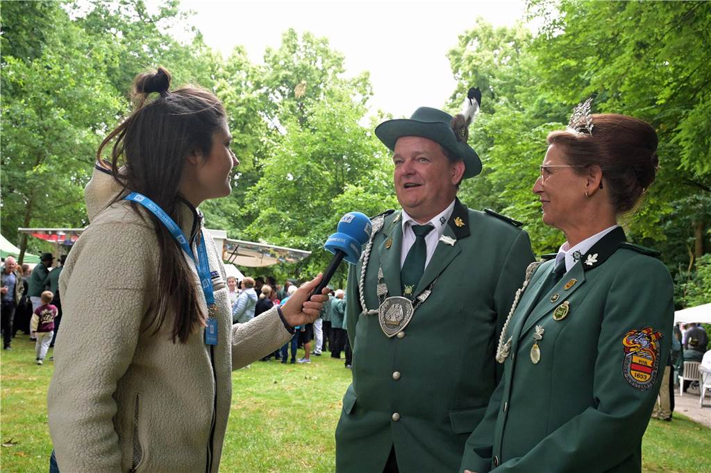 Unsere Reporterin Sophie Schober interviewt das Noch-Königspaar Dirk und Melanie Nolting.