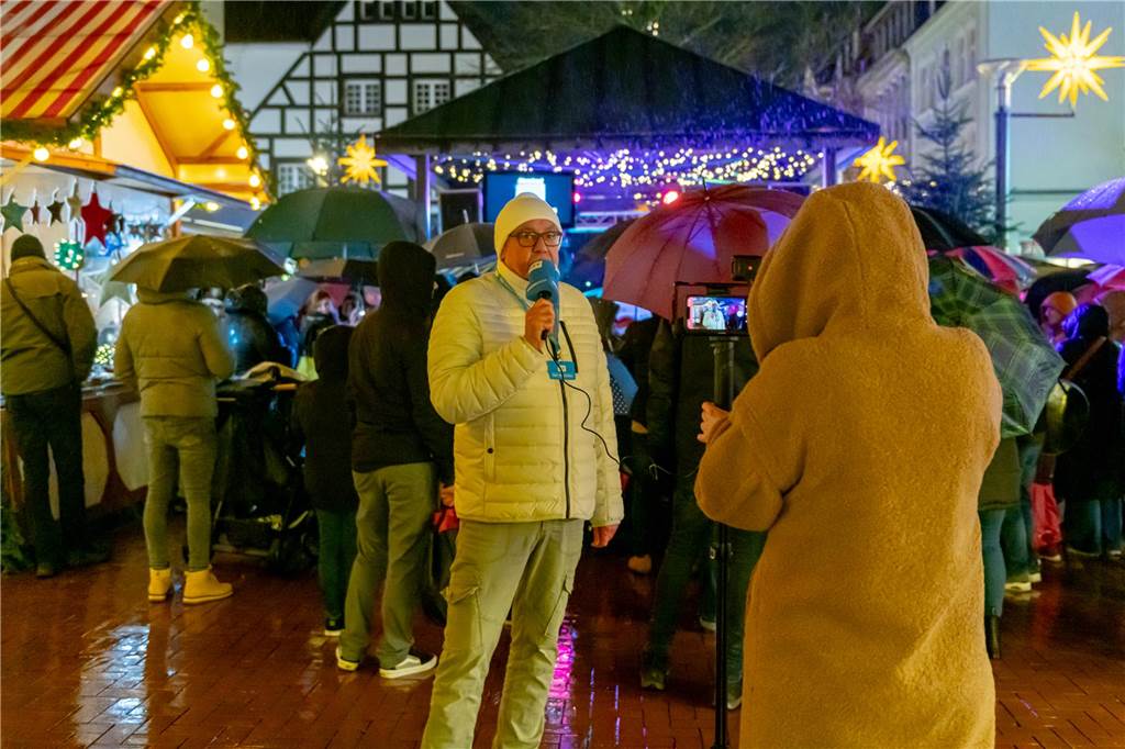 Unsere Reporterinnen Laura Schulz-Gahmen und Torsten Storks waren live vor Ort.