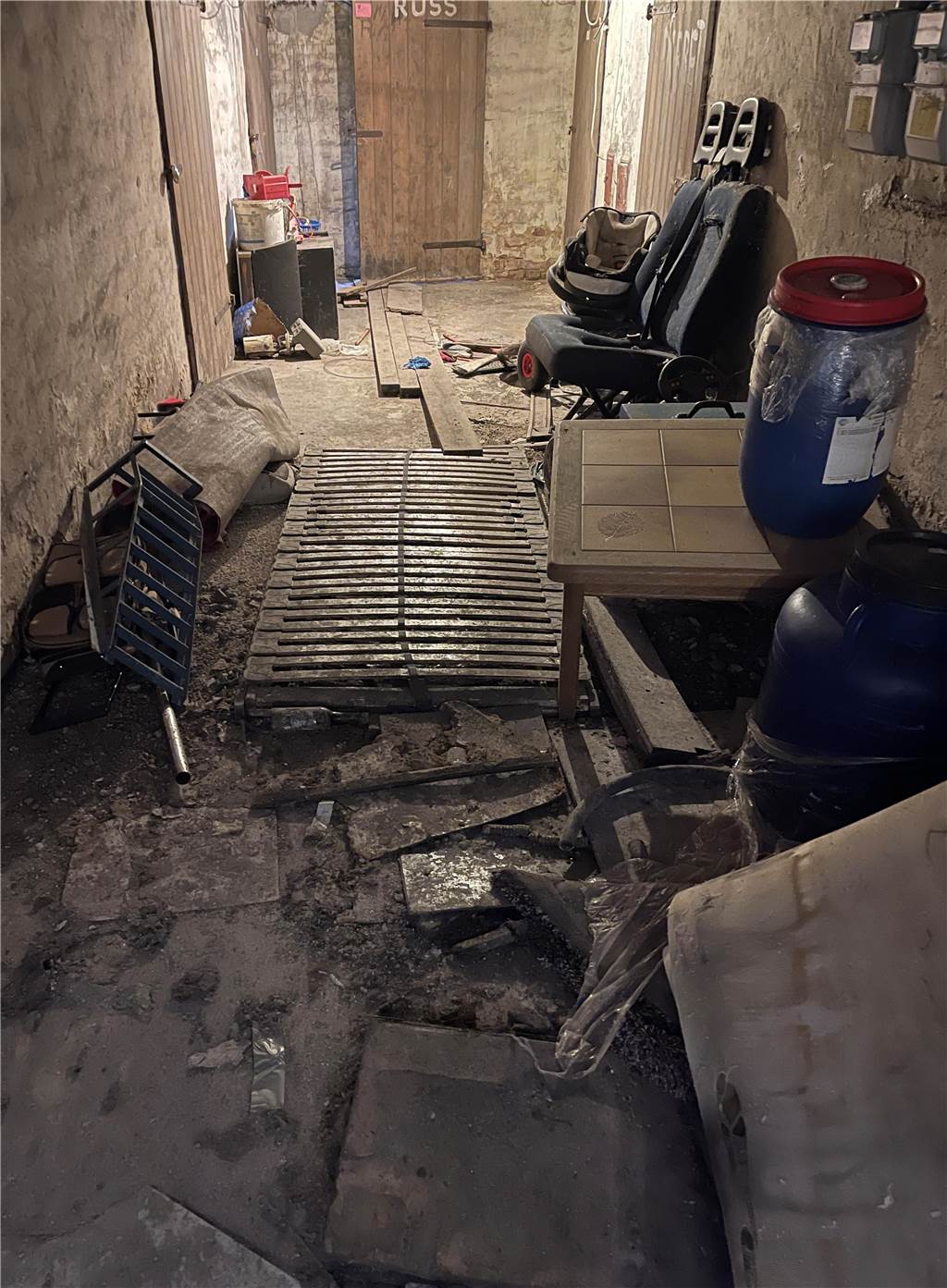 Wartburgstraße im Fokus der Behörden: „Berichterstattung gibt Hoffnung“ Unserer Redaktion wurden Bilder wie dieses zugespielt. In den Kellern manch eines Hauses an der Wartburgstraße sieht es aus wie im Krieg.