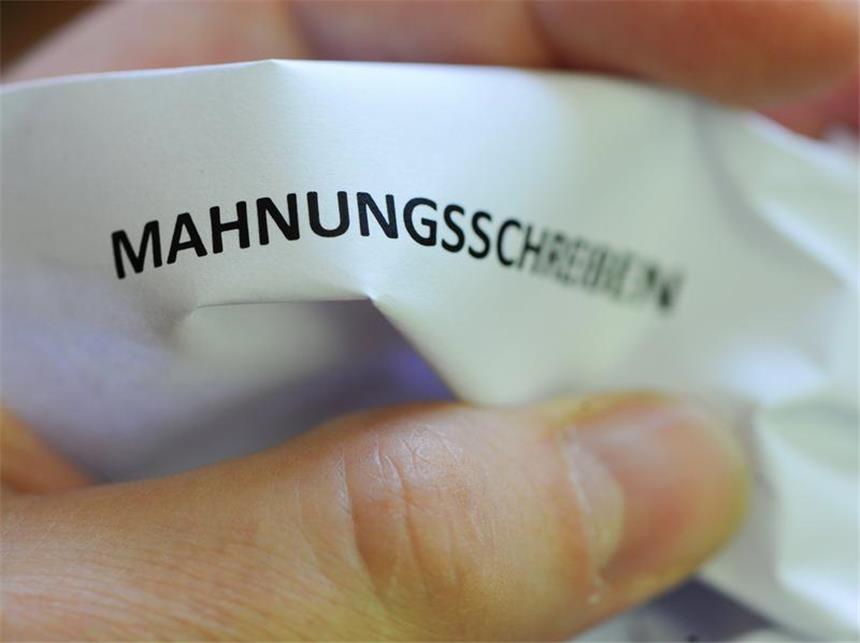 Unsicherheit und eingetrübte Wirtschaftsaussichten dürften die Zahlungsmoral in Deutschland 2013 nach Experteneinschätzung verschlechtern. Foto: Jens Kalaene