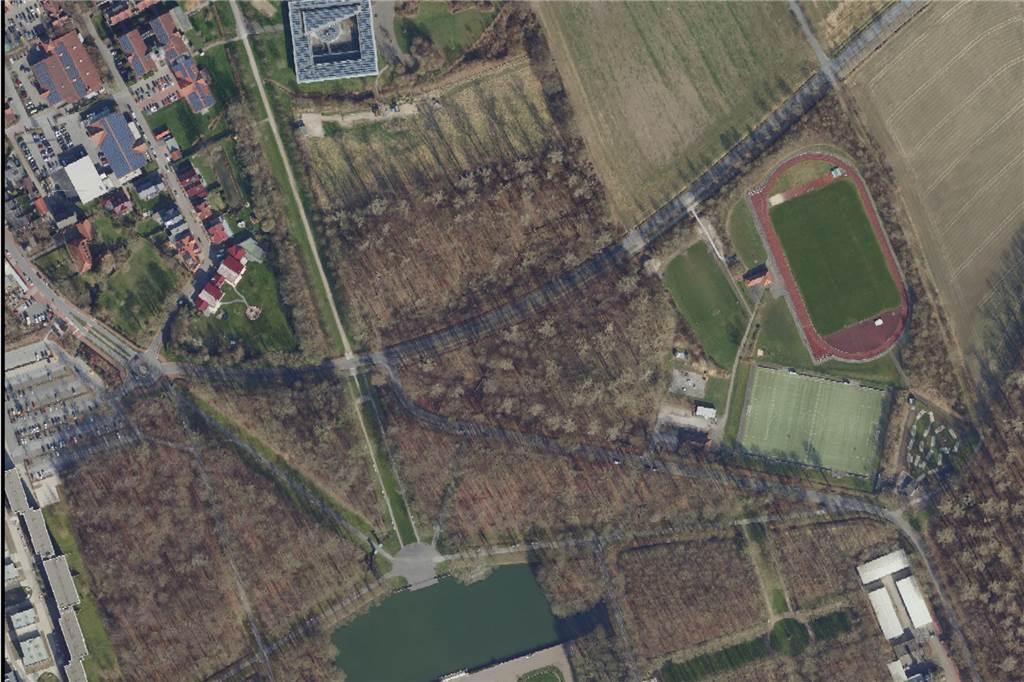 Jahresrückblick 2022: Das waren die fünf Themen in Nordkirchen Unten im Bild ist das Schloss Nordkirchen mit dem Schlosspark zu sehen. Ganz oben die Gesamtschule. Auf dem großen Acker rechts neben der Schule und über dem Sportplatz wird das Hotelquartier entstehen.