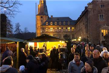 Unter 2G-Regeln soll der Adventsmarkt am Schloss Raesfeld in diesem Jahr stattfinden.