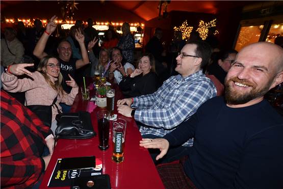 „Seven Cent“ im Adventszelt: Die Party in Schnappschüssen