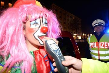 Unter Alkoholeinfluss sollte man besser auch das Fahrrad stehen lassen. Foto: Patrick Seeger/dpa
