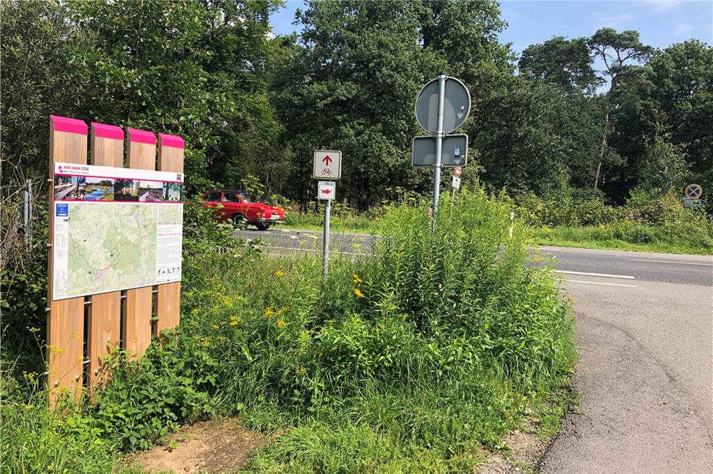 Gefährliche Bundesstraße bekommt endlich Radweg: Bald erste Arbeiten Unter anderem am Rhader Weg, wo auch der neue Hohe Mark Steig verläuft, soll eine Querungshilfe gebaut werden.