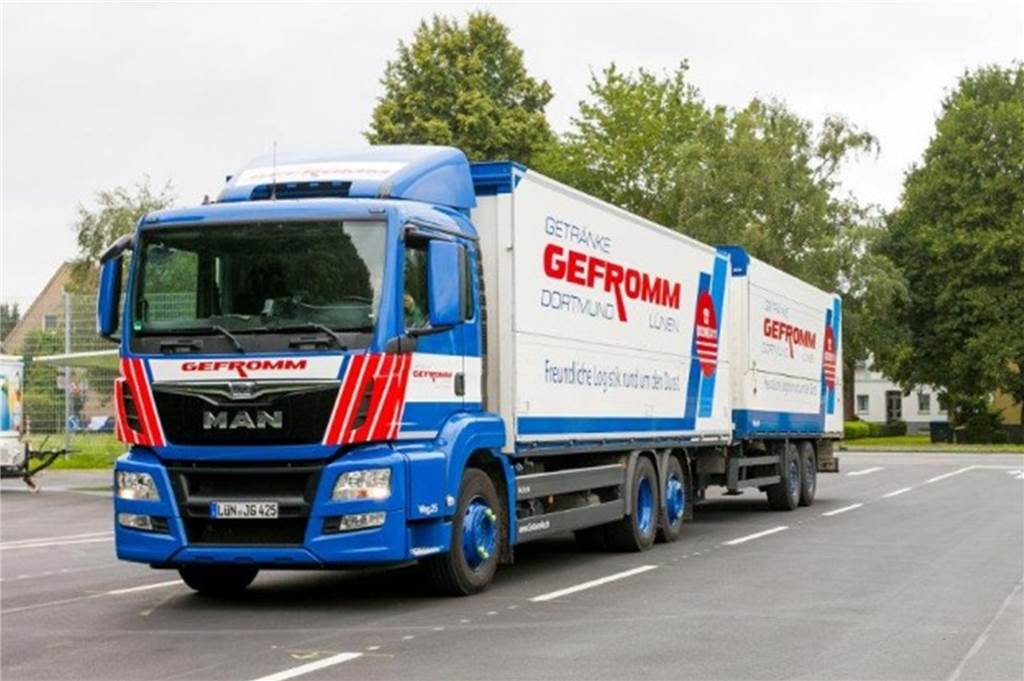 Getränke Gefromm vor Lieferproblemen: Glas und Kohlensäure werden knapp Ein LKW von Getränke Gefromm.