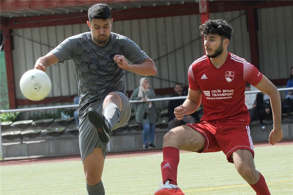 Ergster Ligakonkurrent mit kuriosen Transfers aus dem Ausland: Ex-Türkspor-Spieler involviert Unter anderem die Holzpfosten Schwerte sind Liga-Konkurrent des VTS Iserlohn.