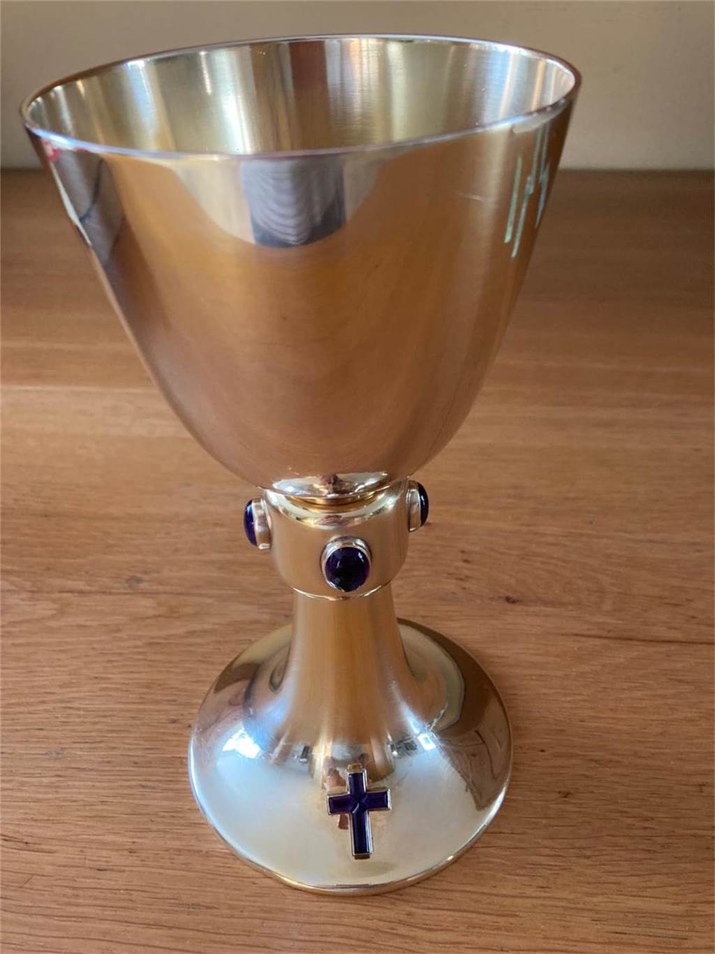 Safe in Kirche aufgebrochen: Einbrecher verwüsten Sakristei Ein Kelch aus einer Kirche
