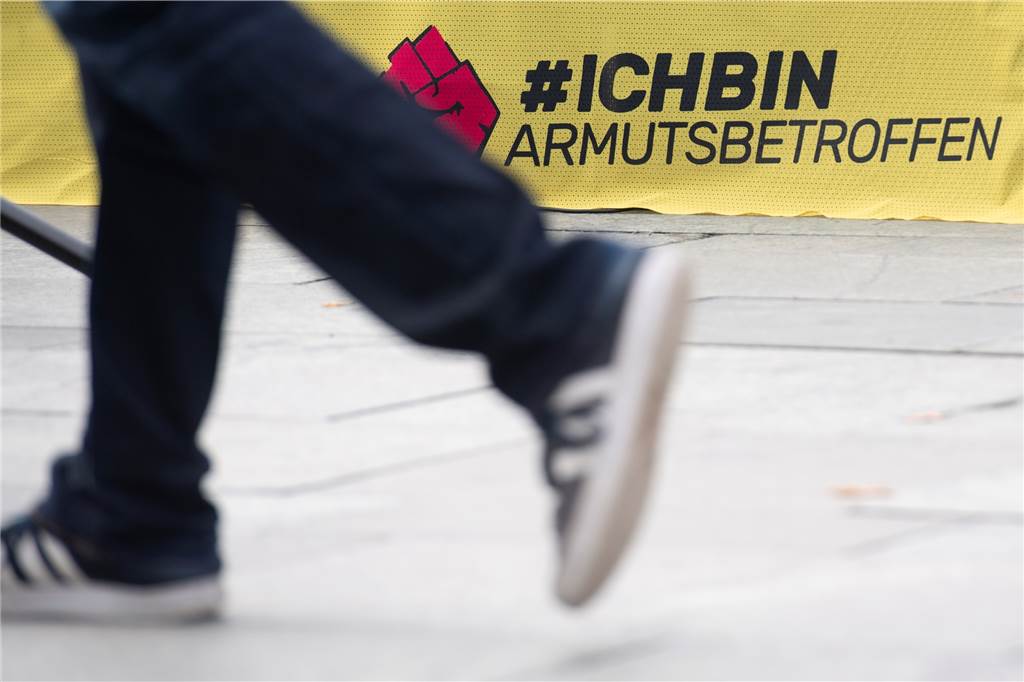 „Ich bin arm!“ Dortmunder redet offen über Existenzängste Unter dem Hashtag „ichbinarmutsbetroffen“ organisieren sich Menschen deutschlandweit. Sie wollen auf soziale Missstände aufmerksam zu machen.