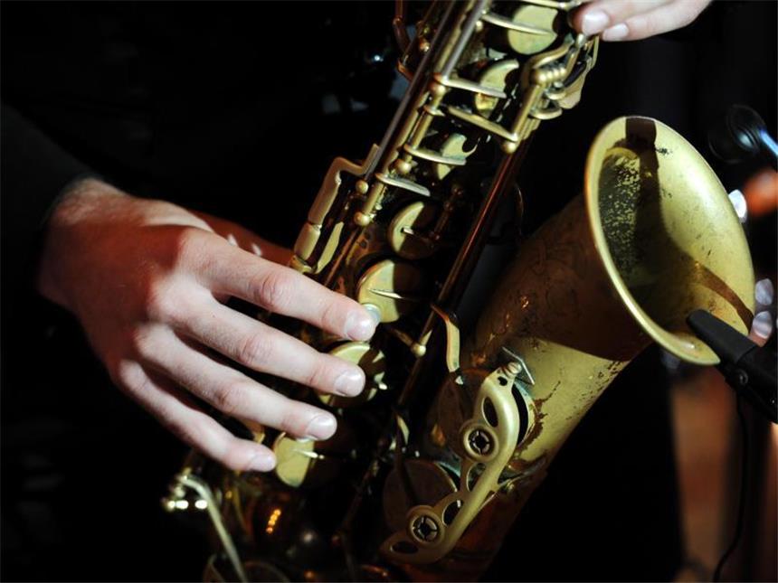 Jazz in Österreich und Tanz an der Ostsee: Urlaubstipps Unter dem Motte «3 Tage Jazz» packen vom 22. bis 24. Januar 2016 Musiker ihre Instrumente beim Internationalen Jazzfestival im österreichischen Saalfelden aus. Foto: Tobias Hase