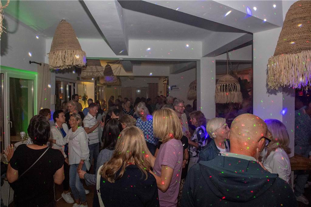 Unter dem Motto „Just Dance“ fand am 30. April die HenSeDö Revivalparty in der Sunset Beach Bar in Haltern am See statt