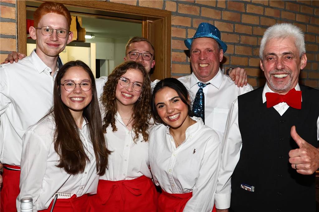 Unter dem Motto „Karneval ist einmal im Jahr, putz dich raus du bist ein Star“ verwandelte sich am Freitagabend , 21. Feburar 2025, das Pfarrheim St. Laurentius in ein närrisches Tollhaus.