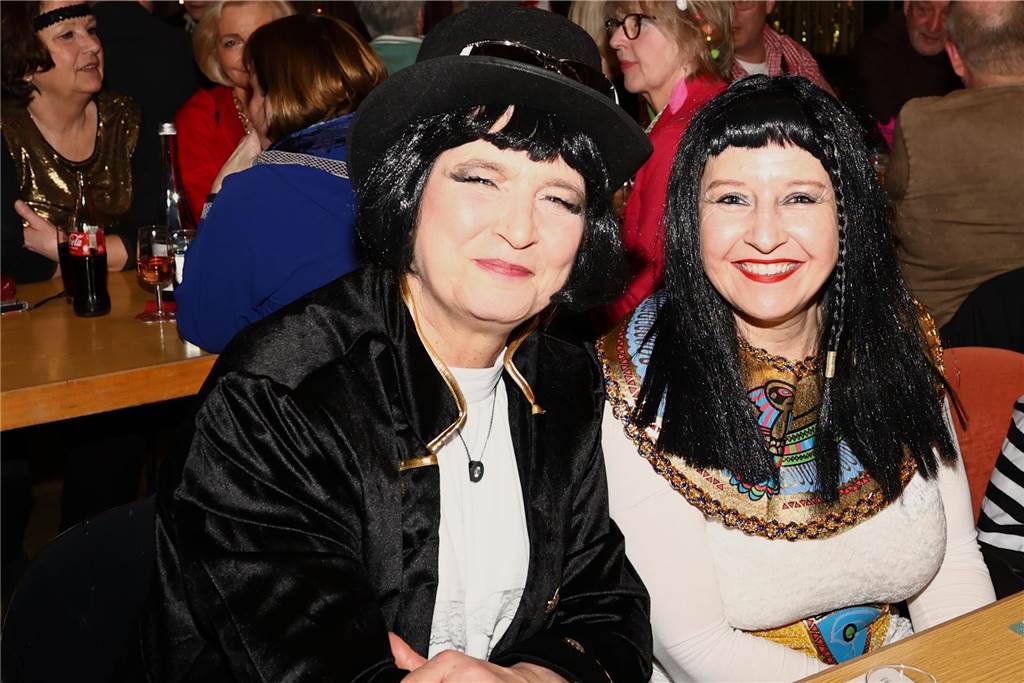 Unter dem Motto „Karneval ist einmal im Jahr, putz dich raus du bist ein Star“ verwandelte sich am Freitagabend , 21. Feburar 2025, das Pfarrheim St. Laurentius in ein närrisches Tollhaus.