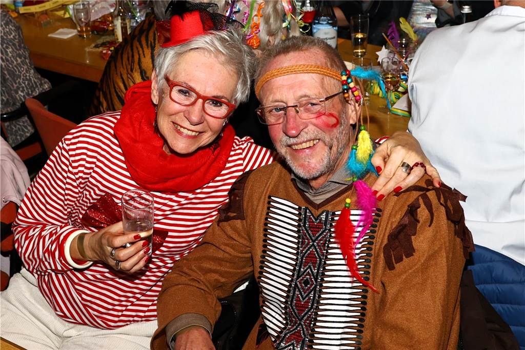 Unter dem Motto „Karneval ist einmal im Jahr, putz dich raus du bist ein Star“ verwandelte sich am Freitagabend , 21. Feburar 2025, das Pfarrheim St. Laurentius in ein närrisches Tollhaus.