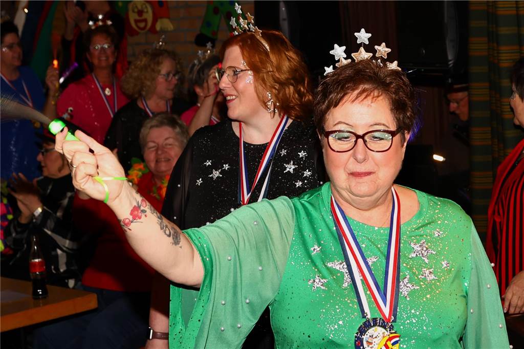 Unter dem Motto „Karneval ist einmal im Jahr, putz dich raus du bist ein Star“ verwandelte sich am Freitagabend , 21. Feburar 2025, das Pfarrheim St. Laurentius in ein närrisches Tollhaus.