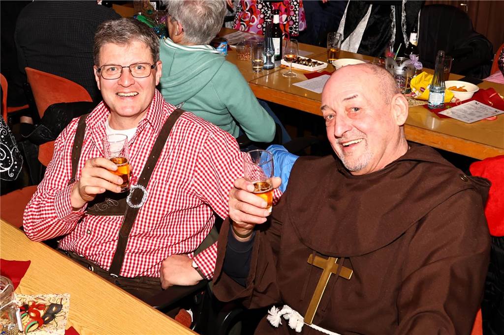 Unter dem Motto „Karneval ist einmal im Jahr, putz dich raus du bist ein Star“ verwandelte sich am Freitagabend , 21. Feburar 2025, das Pfarrheim St. Laurentius in ein närrisches Tollhaus.