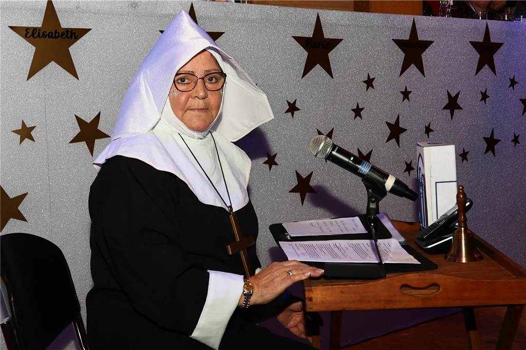 Unter dem Motto „Karneval ist einmal im Jahr, putz dich raus du bist ein Star“ verwandelte sich am Freitagabend , 21. Feburar 2025, das Pfarrheim St. Laurentius in ein närrisches Tollhaus.