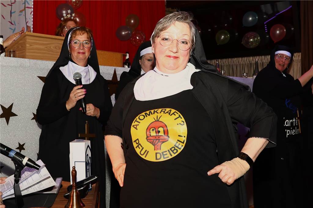 Unter dem Motto „Karneval ist einmal im Jahr, putz dich raus du bist ein Star“ verwandelte sich am Freitagabend , 21. Feburar 2025, das Pfarrheim St. Laurentius in ein närrisches Tollhaus.