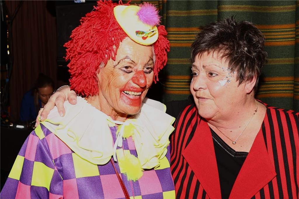 Unter dem Motto „Karneval ist einmal im Jahr, putz dich raus du bist ein Star“ verwandelte sich am Freitagabend , 21. Feburar 2025, das Pfarrheim St. Laurentius in ein närrisches Tollhaus.