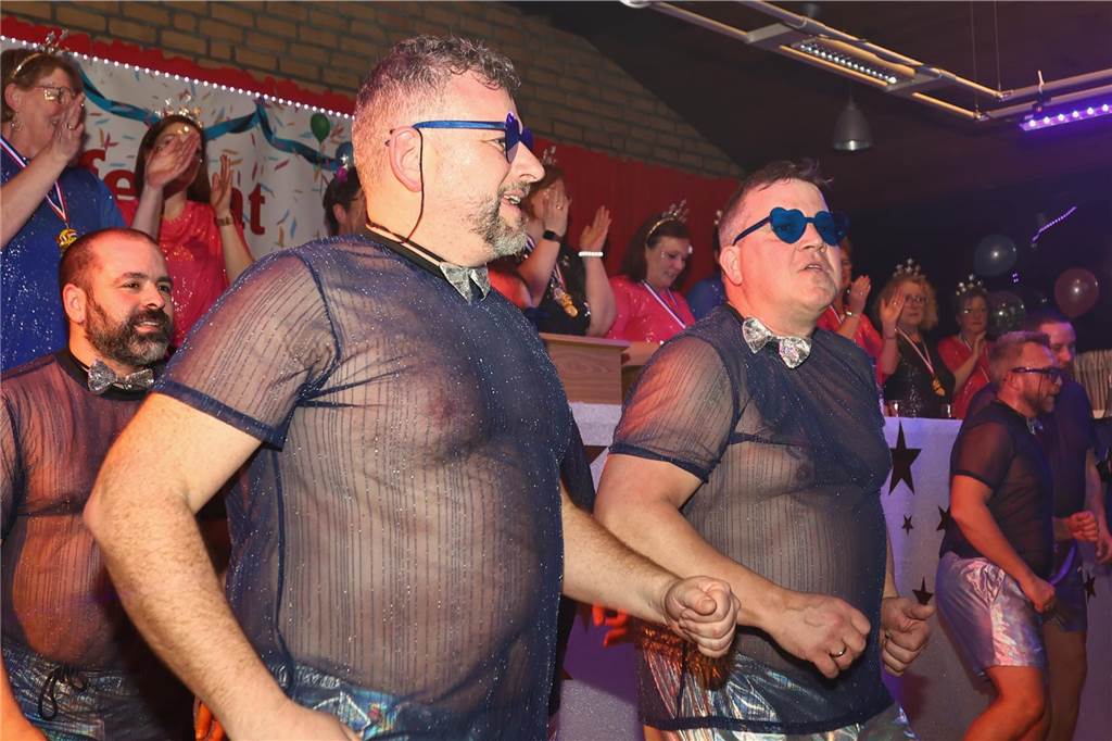 Unter dem Motto „Karneval ist einmal im Jahr, putz dich raus du bist ein Star“ verwandelte sich am Freitagabend , 21. Feburar 2025, das Pfarrheim St. Laurentius in ein närrisches Tollhaus.