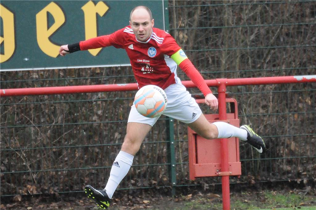 Aufstiegs-Kapitän des FC Castrop-Rauxel trägt jetzt das Trikot von Victoria Habinghorst Unter den Trainern Robert Ayensu-Ayisi sowie Patrick Stich/Yannik Grondin war Marcel Sola Kapitän des FC Castrop-Rauxel.