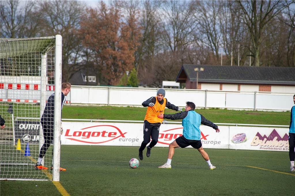 Unter der Leitung des neuen Cheftrainers Alexander Zerche und Co-Trainer Karoly Spranger ist der TuS Haltern am See in die Vorbereitung auf die restliche Saison 2023/24 gestartet.