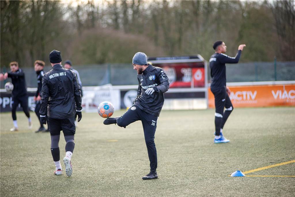 Unter der Leitung des neuen Cheftrainers Alexander Zerche und Co-Trainer Karoly Spranger ist der TuS Haltern am See in die Vorbereitung auf die restliche Saison 2023/24 gestartet.