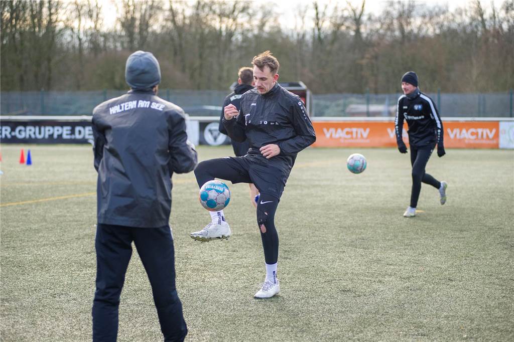 Unter der Leitung des neuen Cheftrainers Alexander Zerche und Co-Trainer Karoly Spranger ist der TuS Haltern am See in die Vorbereitung auf die restliche Saison 2023/24 gestartet.
