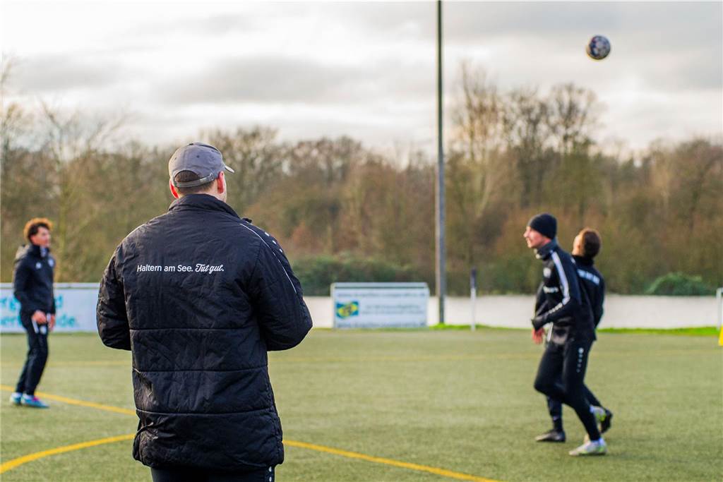 Unter der Leitung des neuen Cheftrainers Alexander Zerche und Co-Trainer Karoly Spranger ist der TuS Haltern am See in die Vorbereitung auf die restliche Saison 2023/24 gestartet.