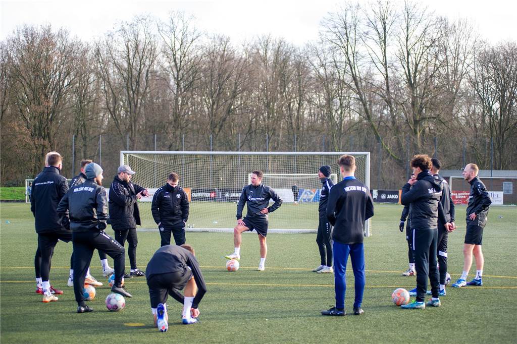 Unter der Leitung des neuen Cheftrainers Alexander Zerche und Co-Trainer Karoly Spranger ist der TuS Haltern am See in die Vorbereitung auf die restliche Saison 2023/24 gestartet.